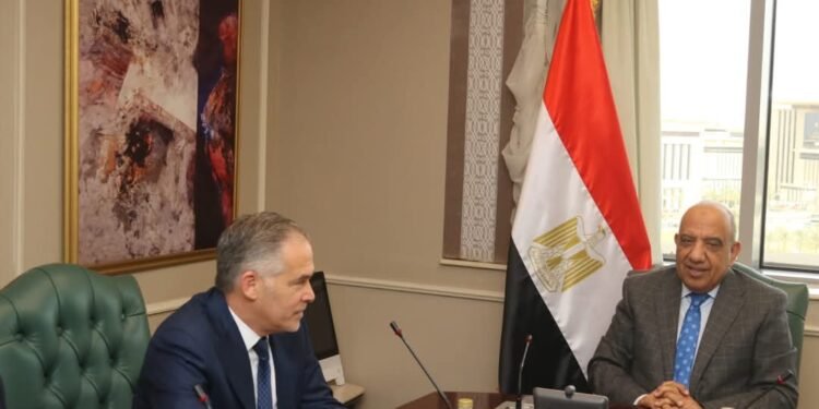 وزير الكهرباء يبحث مع ”جنرال اليكتريك” تحسين كفاءة الشبكة وخفض استهلاك الوقود