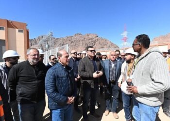 وزير الإسكان يتفقد محطة محولات الكهرباء وطريق كمين النبي صالح بمدينة سانت كاترين