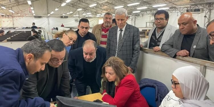رئيس صندوق الإسكان تتفقد مراكز فرز مستندات المتقدمين لـ”سكن لكل المصريين5″