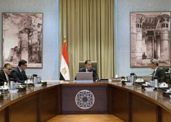 رئيس الوزراء يستعرض المخططات الاستراتيجي لمدينتي السويس وسفنكس الجديدتين
