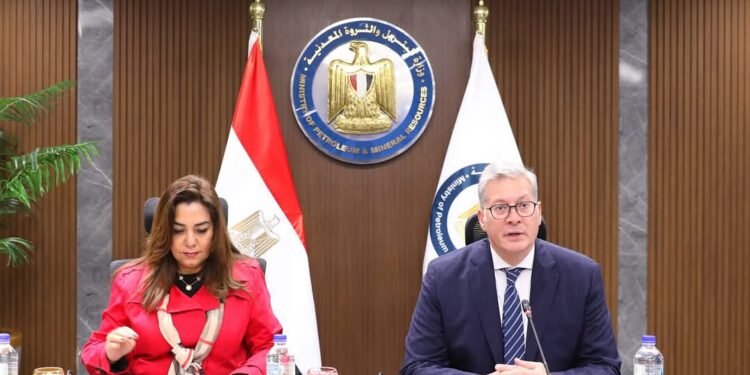 البترول: الالتزام بسداد مستحقات الشركاء وتحفيزهم لدفع معدلات الإنتاج