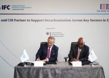  مؤسسة التمويل الدولية وCIB يوقعان شراكة لدعم جهود الحد من الانبعاثات الكربونية