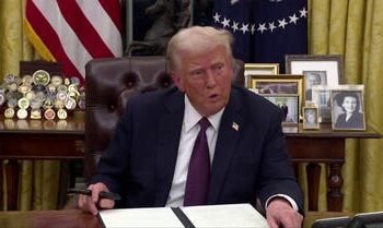 “ترامب” يهدد دول “بريكس” برسوم جمركية بنسبة 100% إذا تخلت عن الدولار