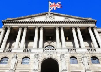 بنك إنجلترا يخفض أسعار الفائدة 25 نقطة أساس