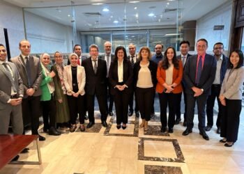 البورصة المصرية تبحث تعزيز سيولة السوق بالتعاون مع البنك الأوروبي لإعادة الإعمار والتنمية