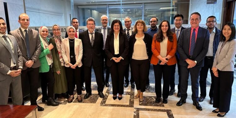 البورصة المصرية تبحث تعزيز سيولة السوق بالتعاون مع البنك الأوروبي لإعادة الإعمار والتنمية