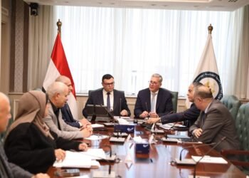 وزيرا “البترول” و”الإسكان” يبحثان مد شبكات الغاز الطبيعي للإسكان الاجتماعي