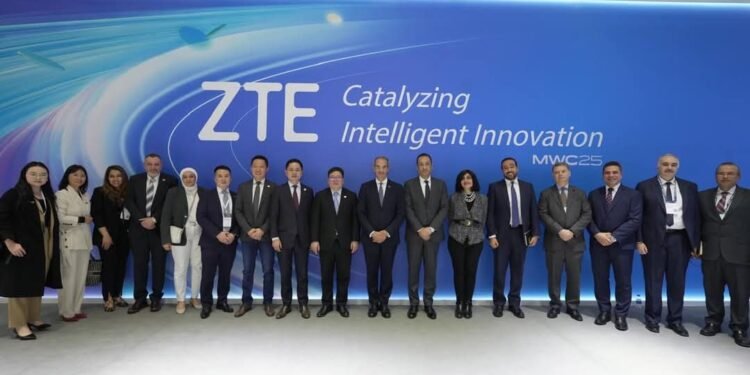 وزير الاتصالات يبحث مع مسئولى شركات عالمية فرص التعاون والاستثمار فى مصر فى 4 مجالات