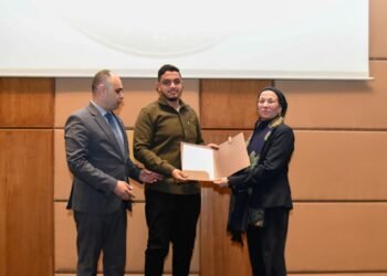 وزيرة البيئة تسلّم عقود تعيين المراقبين والباحثين البيئيين الجدد