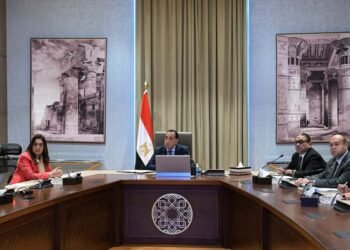 رئيس الوزراء يُتابع الموقف التنفيذي لمشروع امتداد محور الفريق كمال عامر