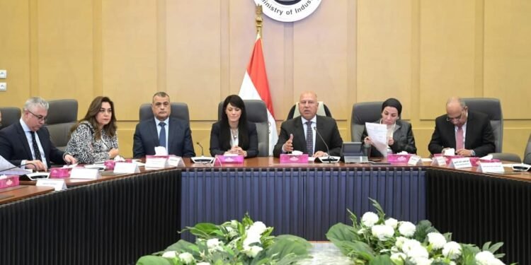 وزير الصناعة : إعادة تخطيط منطقة الحرش بالبياضية وتغيير نشاطها من زراعي إلى صناعي