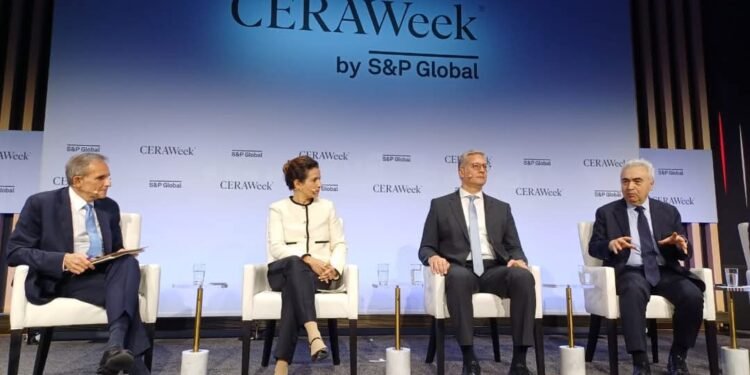 وزير البترول : طرح حزمة تحفيزية لزيادة إنتاج الطاقة وإصدار ورقة سياسات لتحفيز الاستثمار