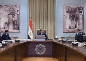 مدبولى يتابع معدلات إنتاج الغاز الطبيعي وخطط الإنتاج والاستكشاف بالبحر المتوسط