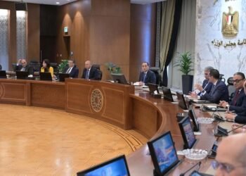 رئيس الوزراء يتابع الإجراءات الخاصة بإعادة صياغة برنامج متكامل للمساندة التصديرية