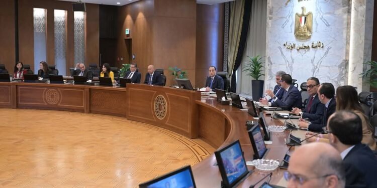 رئيس الوزراء يتابع الإجراءات الخاصة بإعادة صياغة برنامج متكامل للمساندة التصديرية