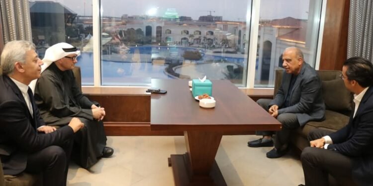 وزير الكهرباء يتابع الخطوات التنفيذية لمشروعات الطاقة الشمسية وطاقة الرياح