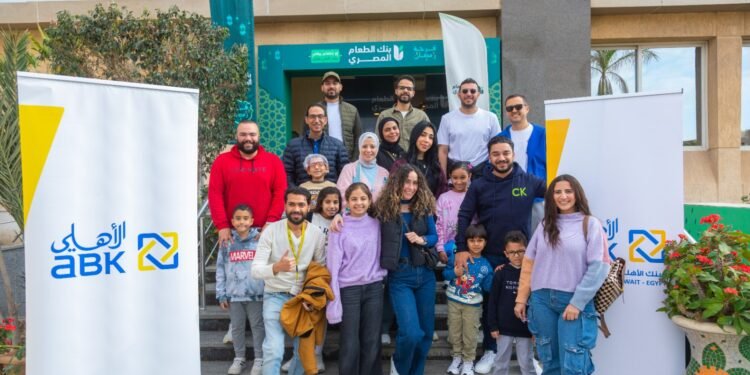 موظفو البنك الأهلي الكويتي – مصر يتطوعون لتعبئة وتغليف كراتين رمضان بالتعاون مع بنك الطعام المصري