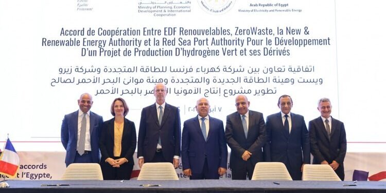 مصر وفرنسا توقعان اتفاقا بـ7 مليارات يورو في مجال إنتاج الهيدروجين الأخضر