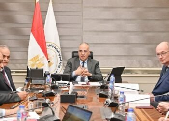 الري: مناقشة مقترحات استخدام الطاقة الشمسية في تشغيل وحدات الرفع على المساقى