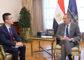 وزير الاتصالات يبحث مع شركة هواوي حلول الذكاء الاصطناعى والتحول الرقمي