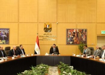 وزير الإسكان يلتقي مطوري الساحل الشمالي لبحث فرص التعاون وتنمية المنطقة