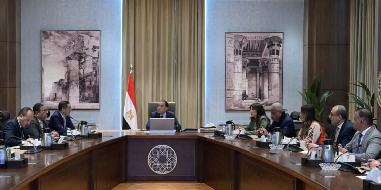رئيس الوزراء يتابع خطوات وإجراءات تعظيم الاستفادة من منطقة “مربع الوزارات”