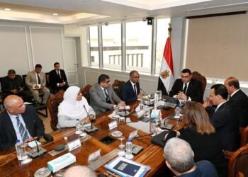 وزير الإسكان يشدد بضرورة متابعة المشروعات لسرعة الانتهاء منها