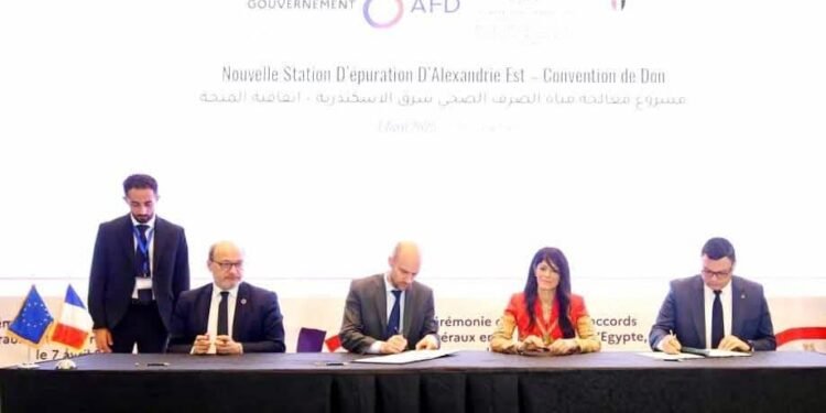 الإسكان والتخطيط توقعان اتفاقيات تمويل ومنح بقيمة 131.5 مليون يورو من فرنسا والاتحاد الأوروبي