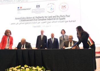 وزير الصناعة ونظيره الفرنسي يشهدان توقيع عقد أرض مجمع “ألستوم” الصناعي على 40 فدانًا
