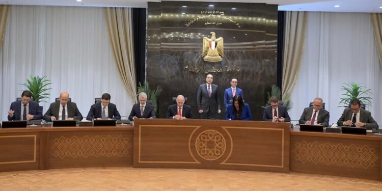 الحكومة توقع اتفاقيات تعاون لطرح مجموعة من شركات جهاز مشروعات الخدمة الوطنية