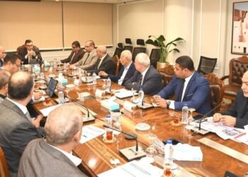 وزير الإسكان يتابع الأعمال الجارية بـ “كمبوند مزارين” بالعلمين الجديدة