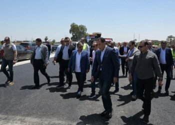 رئيس الوزراء يتفقد أعمال مشروع ازدواج طريق أسيوط/ ديروط الزراعي