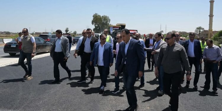 رئيس الوزراء يتفقد أعمال مشروع ازدواج طريق أسيوط/ ديروط الزراعي