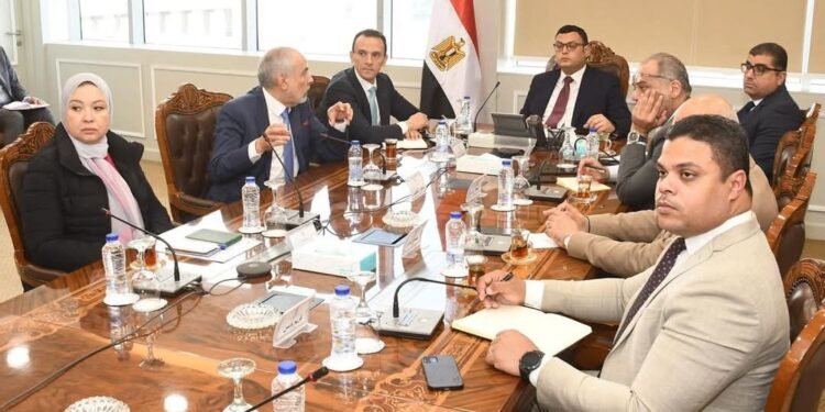 الإسكان: تطوير منطقة سور مجرى العيون أولوية والانتهاء منها فى أسرع وقت