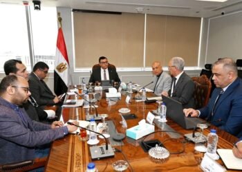 وزير الإسكان يُتابع موقف توريد وتركيب عدادات المياة مسبقة الدفع بالمدن الجديدة