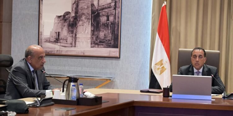 رئيس الوزراء يُتابع الموقف التنفيذي لتوصيل المرافق لمشروعات الاستصلاح الزراعي في “الدلتا الجديدة”