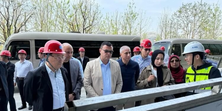 وزير الإسكان يتفقد أعمال إنشاء وتشغيل مركز أبحاث شركة عالمية بمدينة شنغهاي الصينية