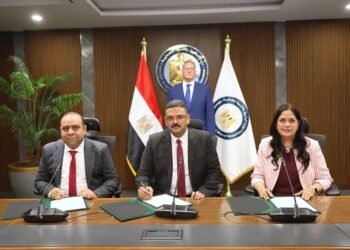 “البترول” و”أنجلو جولد” توقعان اتفاقية استغلال الذهب والمعادن بالصحراء الشرقية