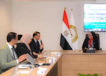 البيئة: نسعى لتنسيق الجهود بين مشروعات تحقيق الاستدامة وصون الطبيعة في البحر الأحمر