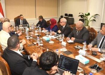 وزير الإسكان يلتقي مسئولي “منصة مصر العقارية” لاستعراض أوجه التعاون بملف التحول الرقمي