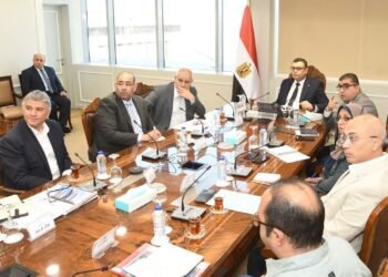 وزير الإسكان: تقديم كل الدعم لشركات المقاولات الوطنية لتنفيذ المشروعات بالمواعيد المحددة