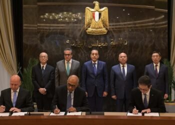 رئيس الوزراء يشهد توقيع اتفاق للتصنيع المحلي لأكياس وقِرَب جمع الدم بالشراكة مع شركة JMS اليابانية