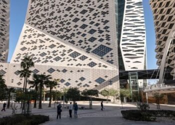 كيف يبدو وضع القطاع الخاص في أكبر 3 اقتصادات عربية قبل رسوم ترامب؟