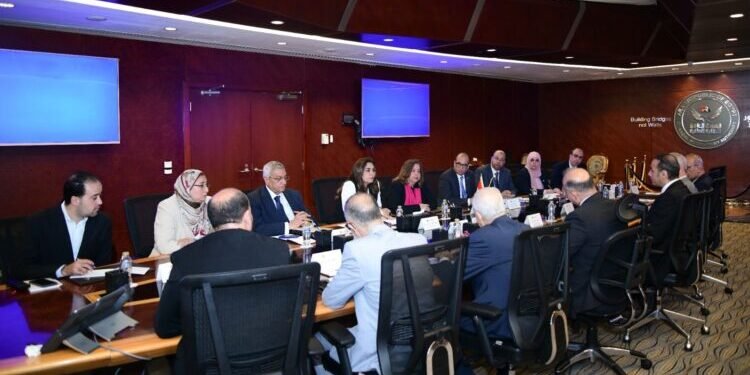 الرقابة المالية تبحث آليات استفادة المواطنين من الخدمات المالية غير المصرفية في المحافظات