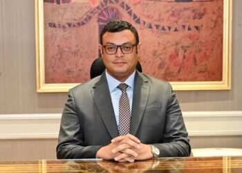 وزير الإسكان يتابع مشروع مستشفى جديد ومجمع ورش حرفية بمدينة العبور