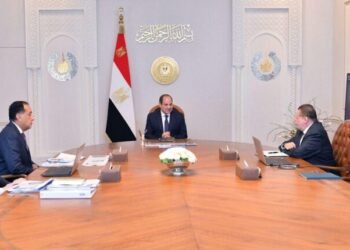 السيسي يتابع مستجدات تنفيذ برنامج الإصلاح الاقتصادي مع مدبولي ومحافظ البنك المركزي