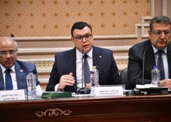 وزير الإسكان يناقش مشروعي قانونين مقدمين من الحكومة بشأن الإيجار