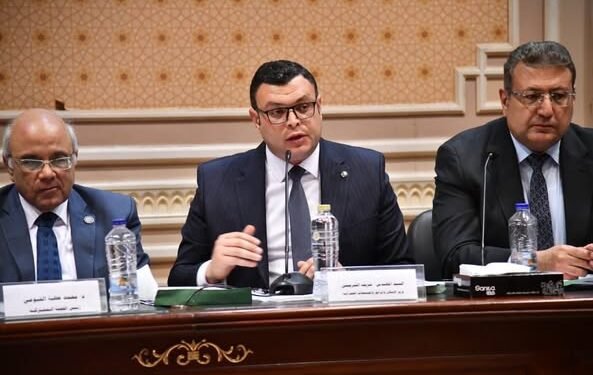 وزير الإسكان يناقش مشروعي قانونين مقدمين من الحكومة بشأن الإيجار