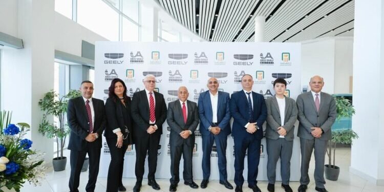 البنك الأهلي المصري يوقع بروتوكول مع مجموعة أبو غالي موتورز لتوريد وتسليم سيارات «جيلي» بمصر