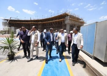 وزير الإسكان يتفقد مشروع المرحلة الثانية لمأخذ المياه العكرة بالمعادي